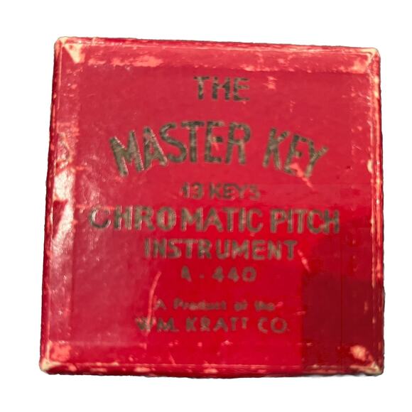 Vintage Chromatic Pitch Pipe Instrument The Master Key WM Kratt Co A-440 13 Keys - Picture 4 of 7